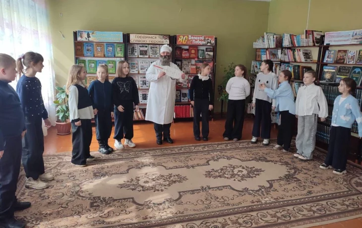 В День здоровья школьники соревновались с доктором Пилюлькиным 1